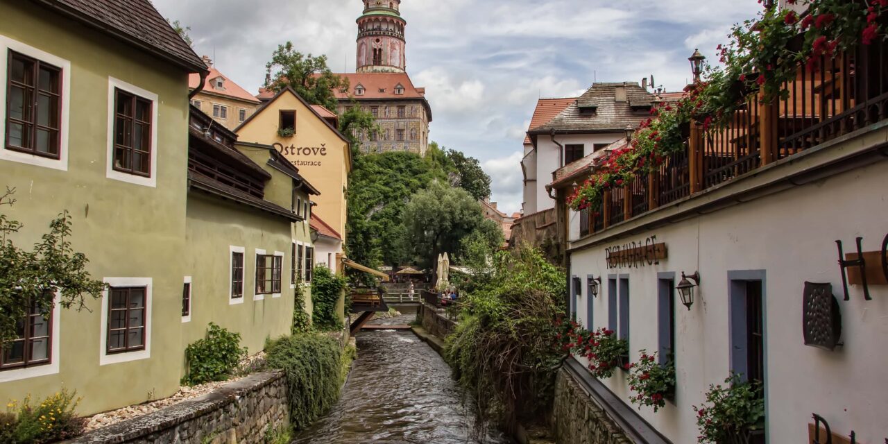 https://www.todoinprague.com/wp-content/uploads/2020/02/cesky-krumlov-czech-republic-1280x640.jpg