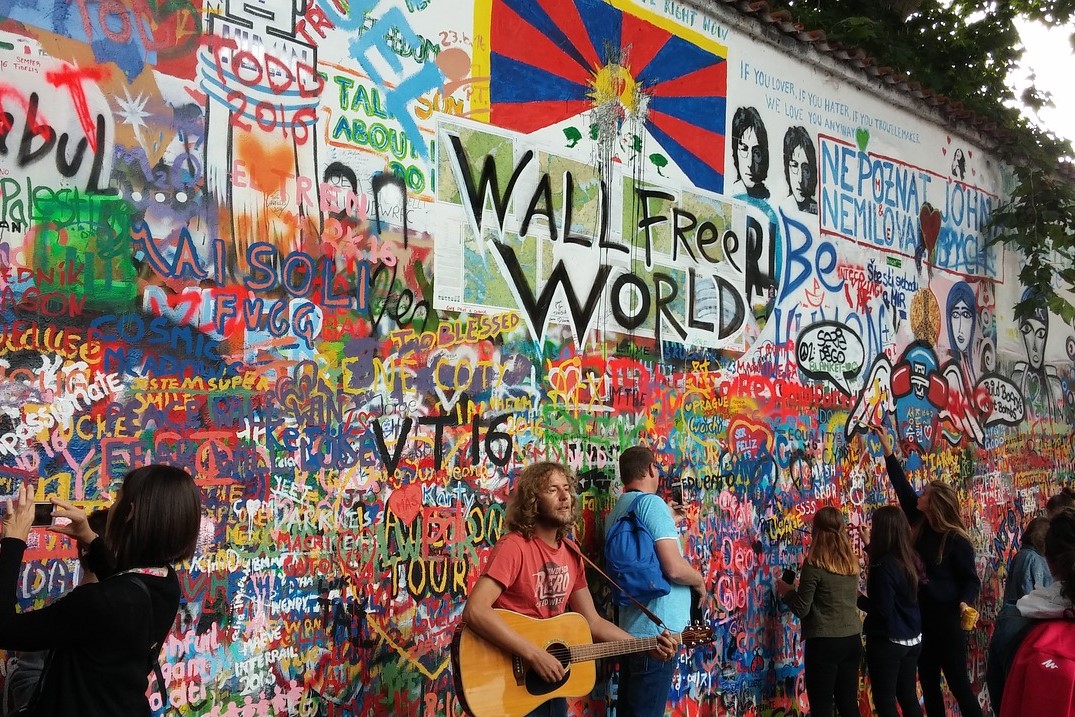 graffitijohnlennonwallprague To do in Prague