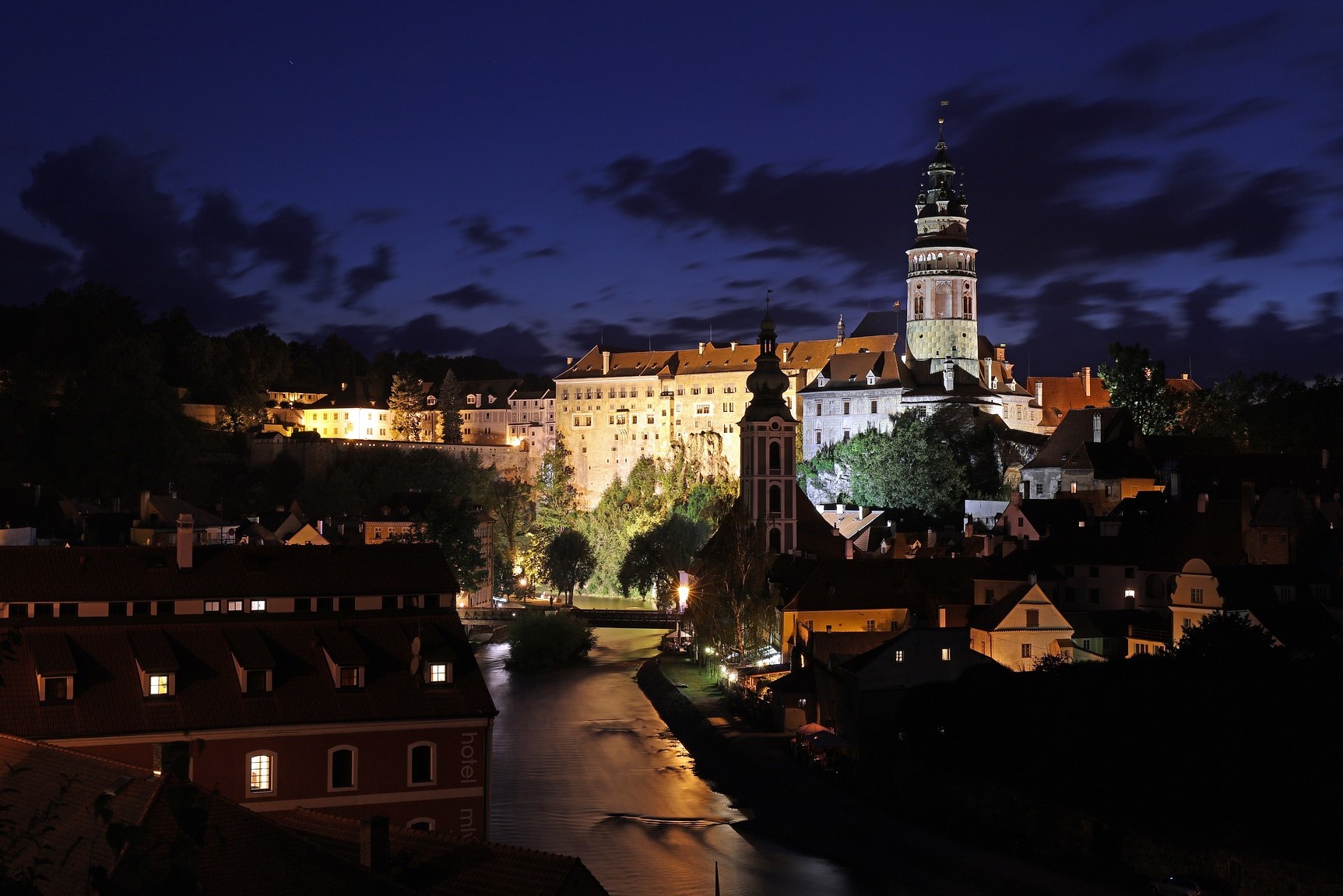 night-view-castle-czech-krumlov Beautiful night view of the castle in Český Krumlov.