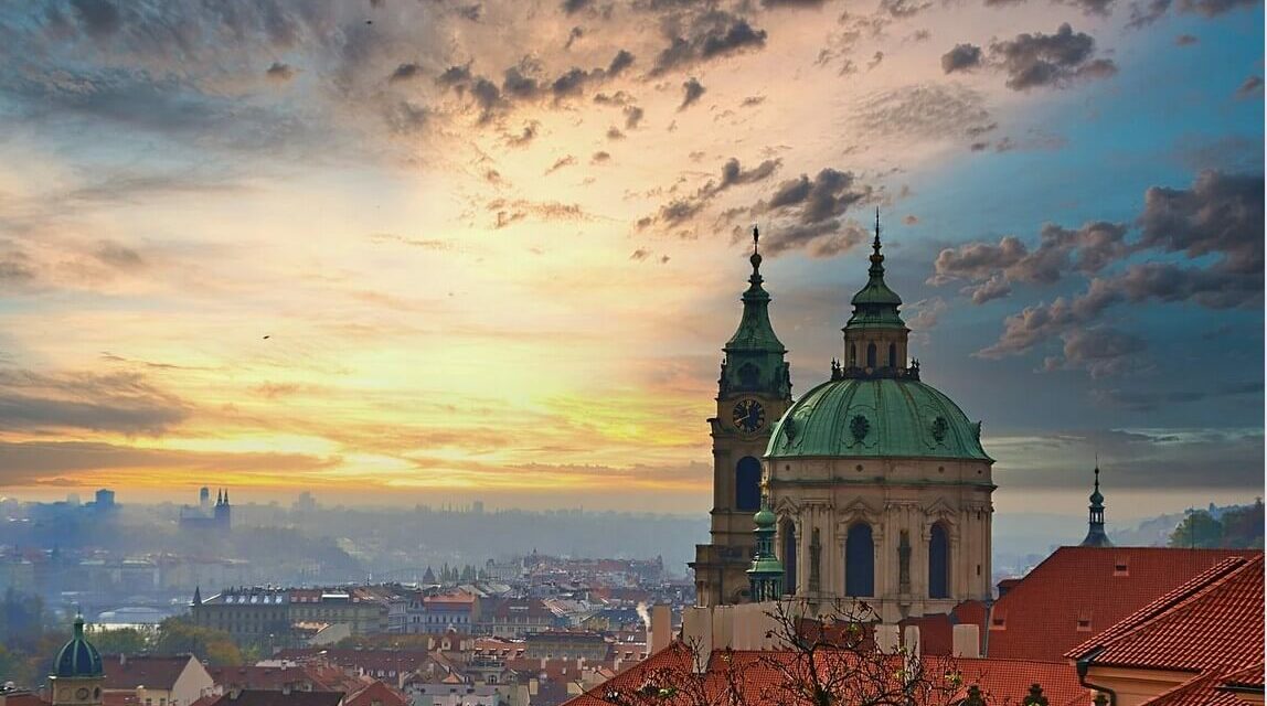 https://www.todoinprague.com/wp-content/uploads/2020/02/prague-city-spires-1148x640.jpg