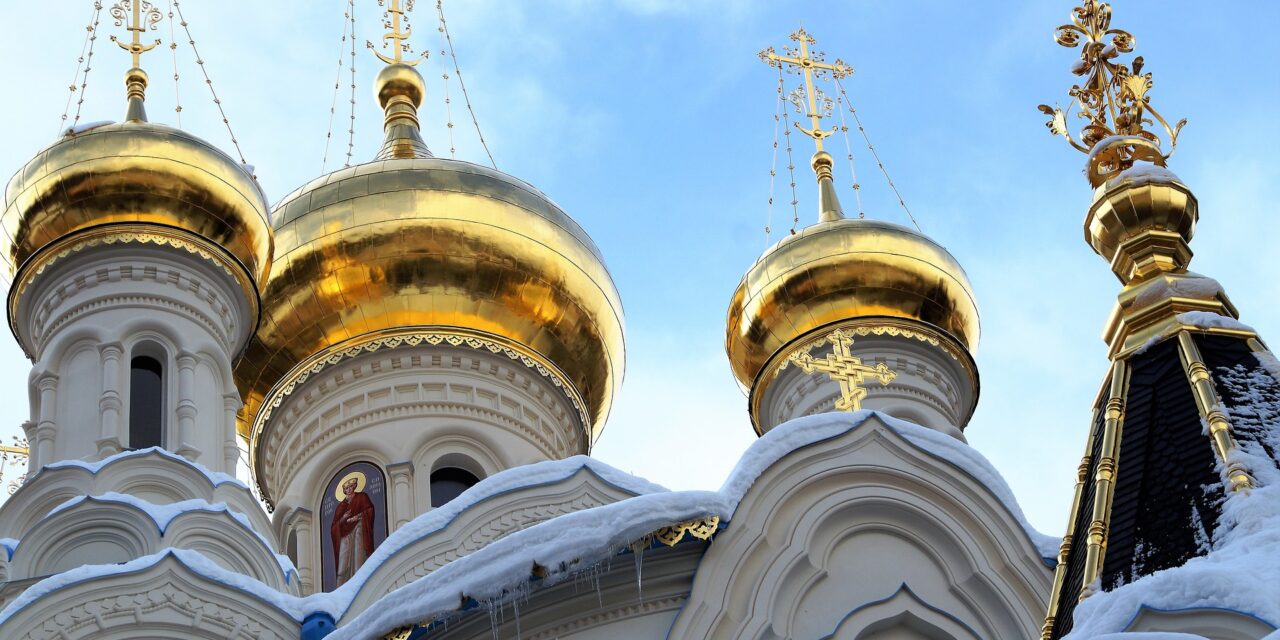 https://www.todoinprague.com/wp-content/uploads/2020/02/the-russian-orthodox-church-karlovy-vary-1280x640.jpg